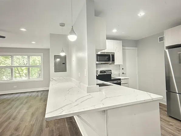 1303 W Estes Ave, Chicago, IL