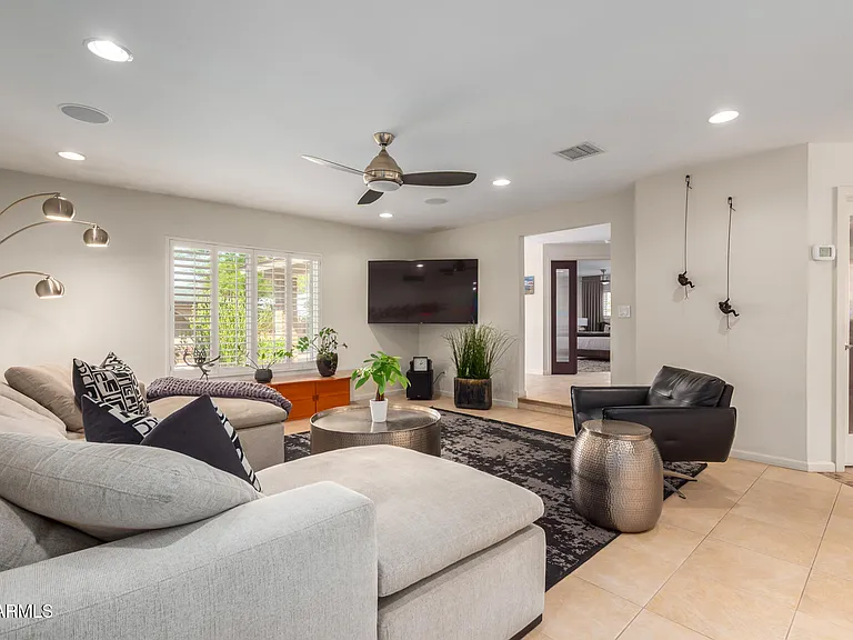 2909 E Las Rocas Dr — Photo 15