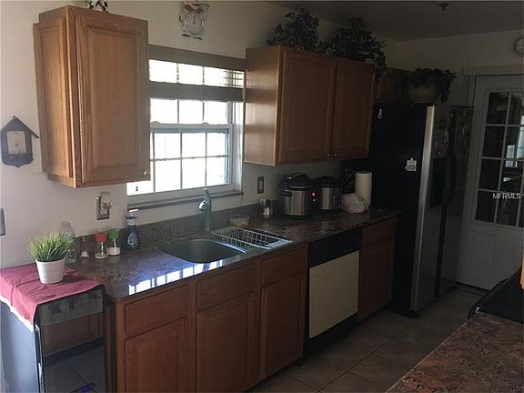 3rd image of 492 Floral Dr