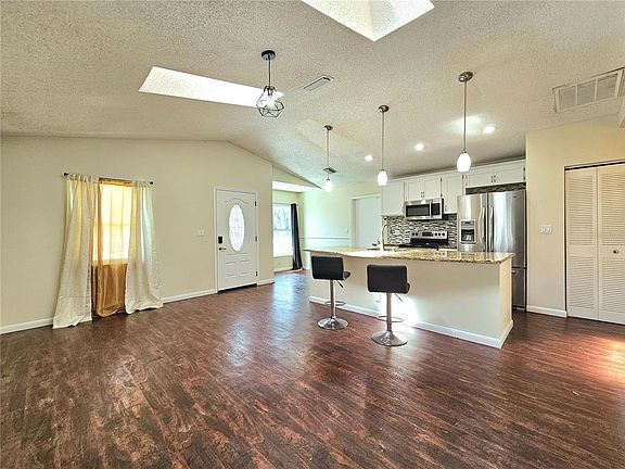 4th image of 1649 12th St SW