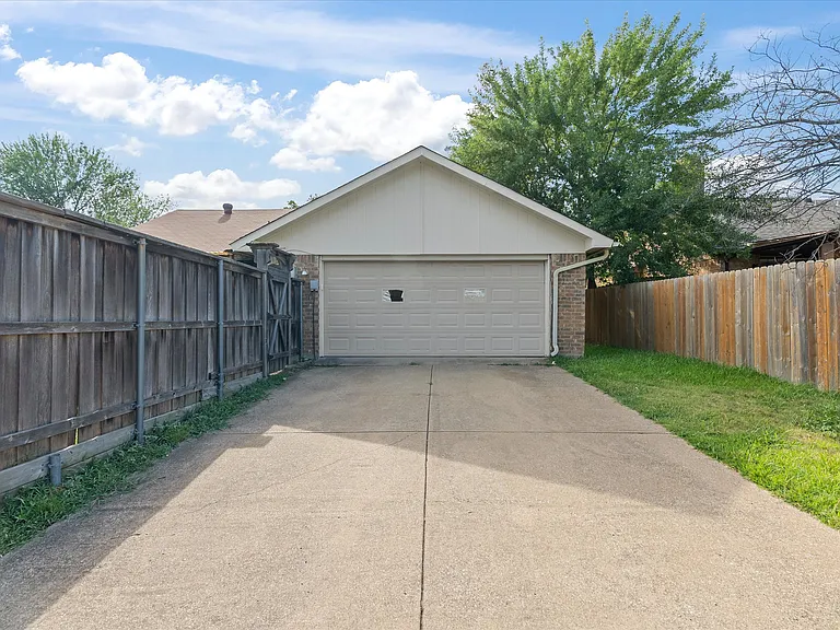 7612 Jerome Dr — Photo 32