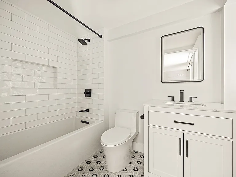 407 Adelphi St #1 — Photo 7