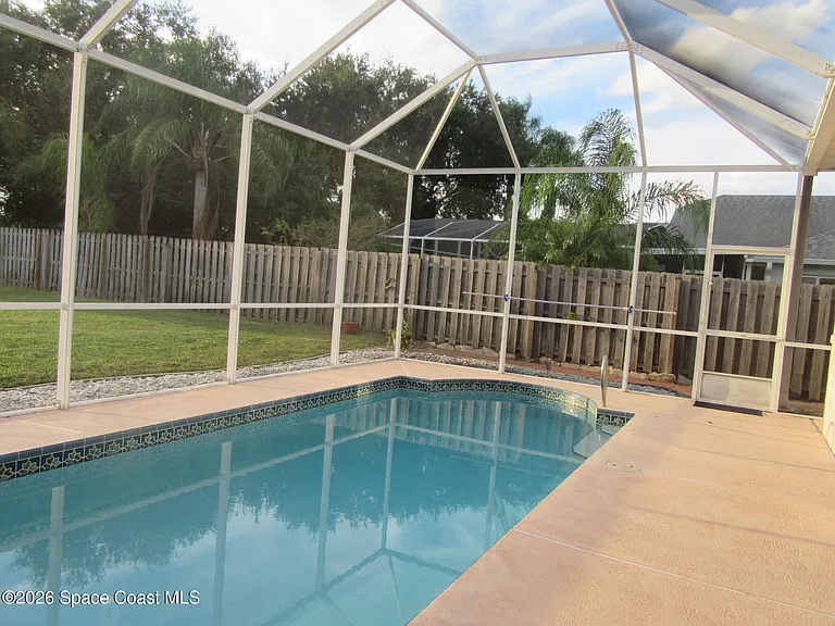 1804 Abbeyridge Dr — Photo 3