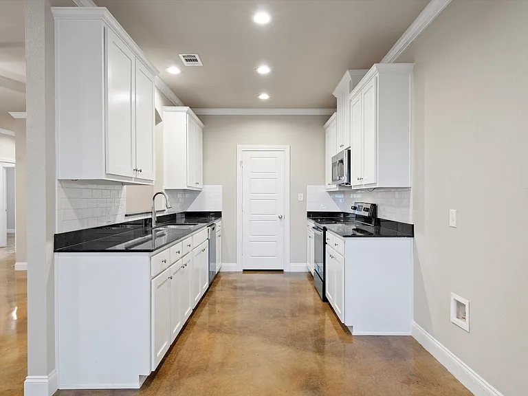 2409 Sloan Cir #A — Photo 10
