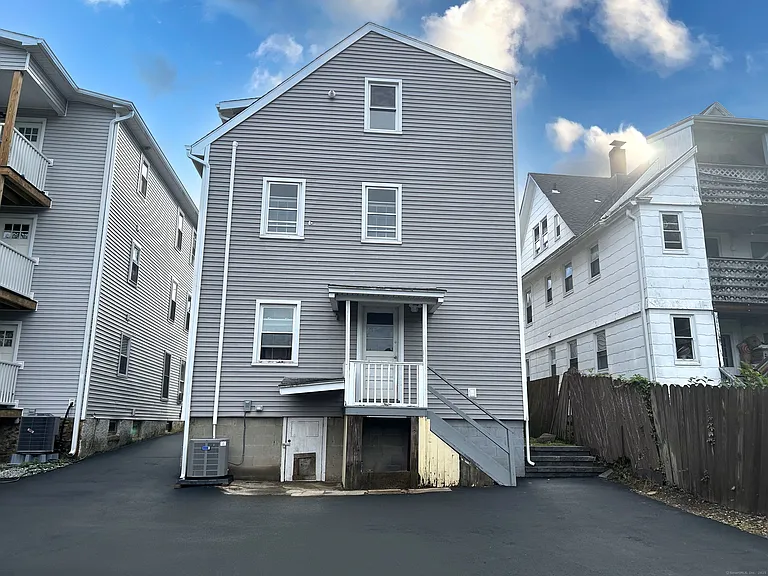 109 Churchill St #3 — Photo 2