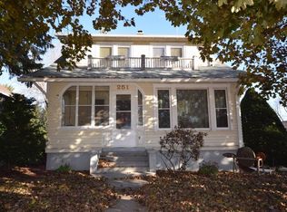 251 E Oak St, Juneau, WI 53039