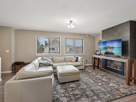 3rd image of 7536 Vinewood Ct