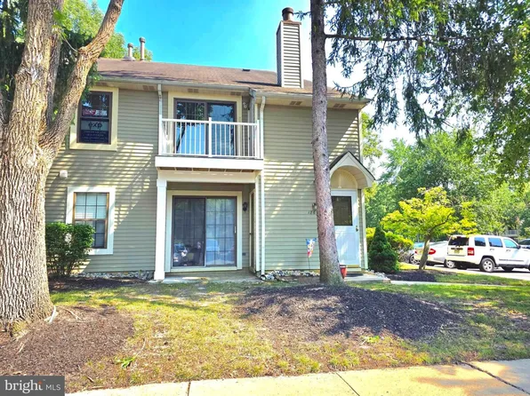 186 Collin Ct #B, Mount Laurel, NJ 08054