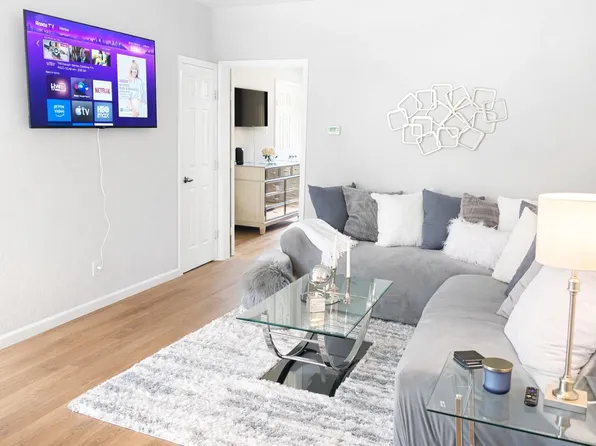 5620 Live Oak St APT 201A, Dallas, TX 75206