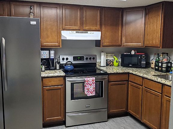 3rd image of 1102 Fernlea Dr