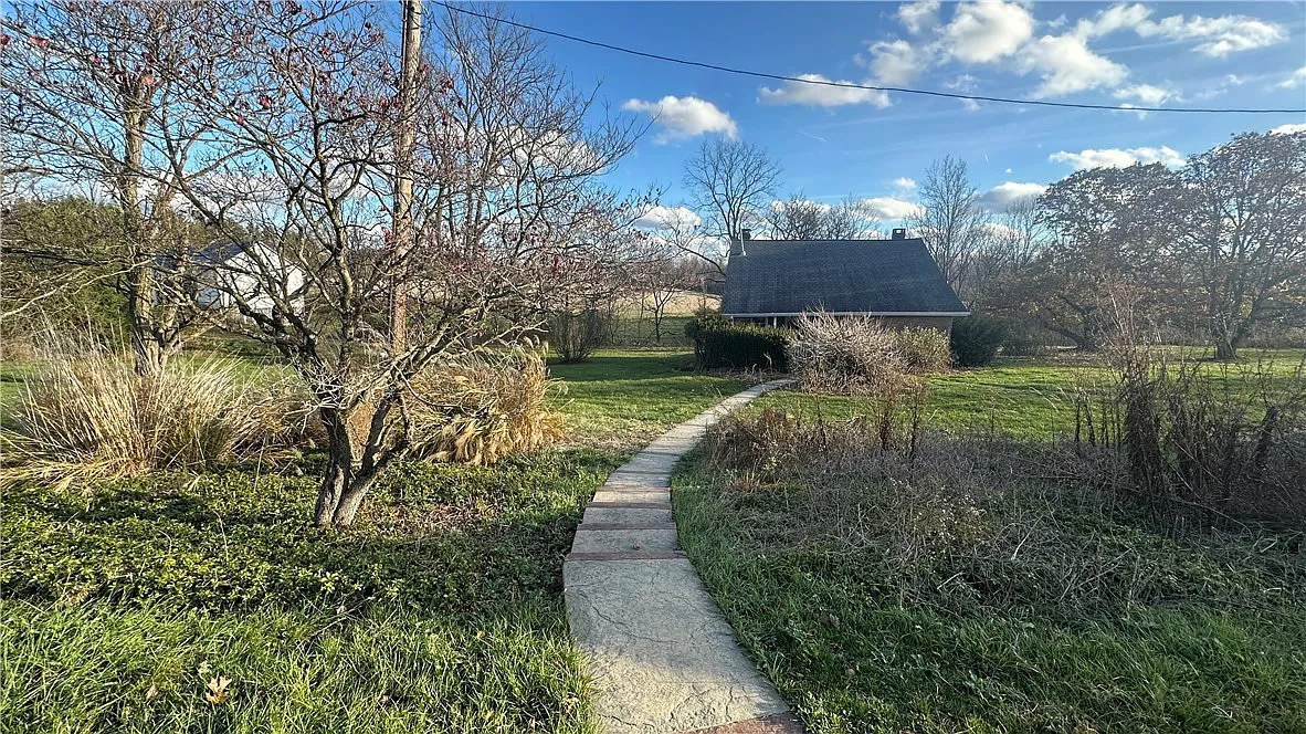 Building Photo - 4942 Bakerstown Culmerville Rd