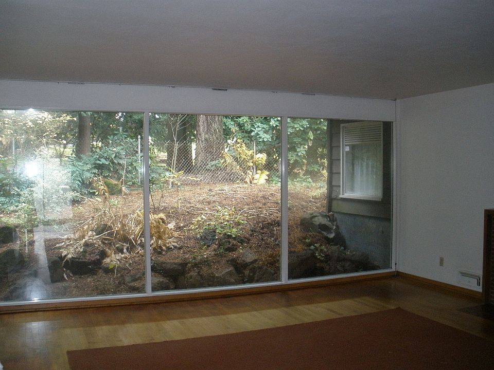 2nd image of 4400 SE Tibbetts St