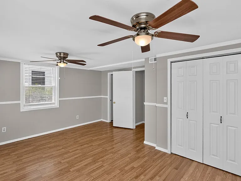 261 Eisenhower Dr — Photo 32