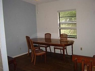 3rd image of 4007 Windtree Dr