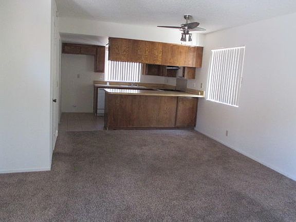 2nd image of 546 E Lancaster Blvd