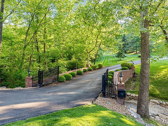 5th image of 1105 Shepard Oaks Dr