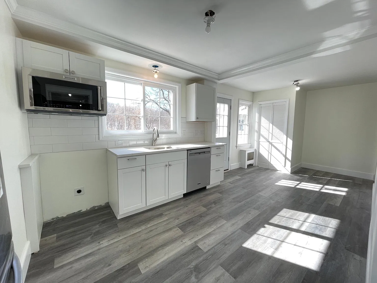 85 E Main St — Photo 3