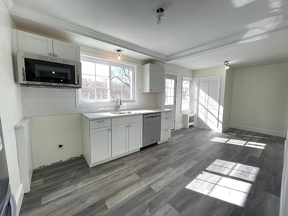 3rd image of 85 E Main St