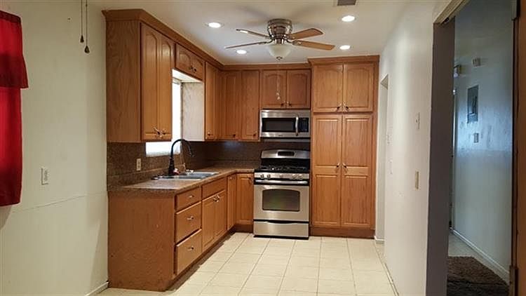 1st image of 1925 E Pecan Ave