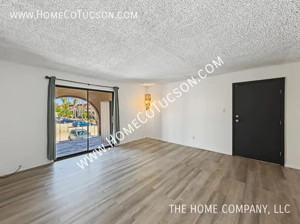 6325 N Barcelona Ln, Tucson, AZ 85704
