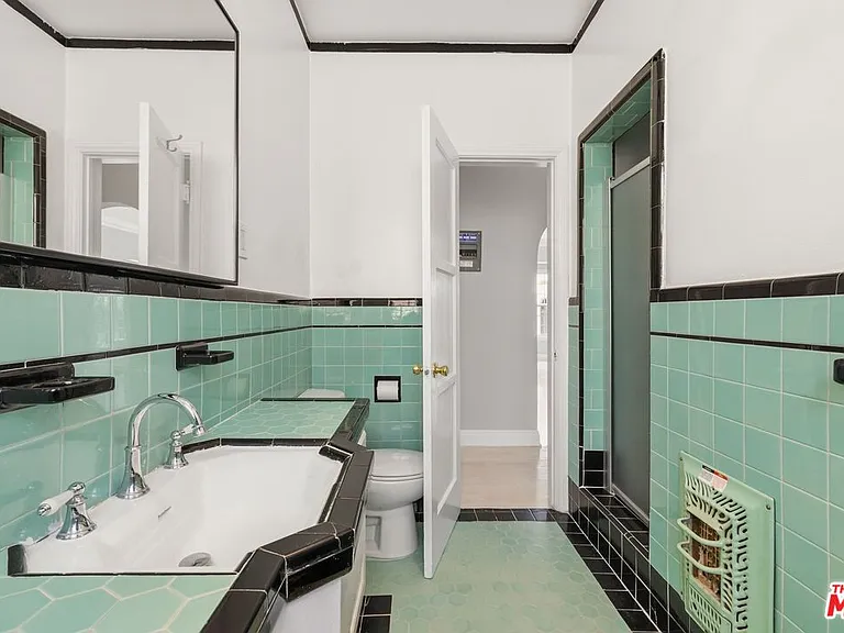437 N Genesee Ave #1/2 — Photo 12