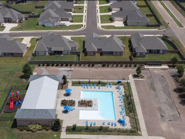 703 Summerfield Dr, Canton, MS 39046