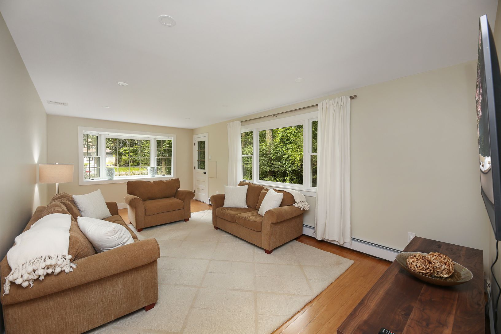  Newly Renovated Second Living Room