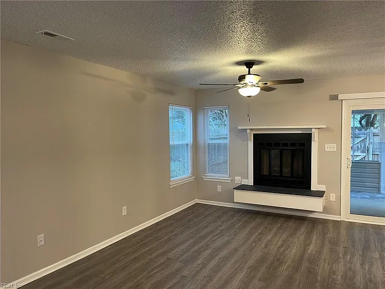 808 Quesnel Dr — Photo 3