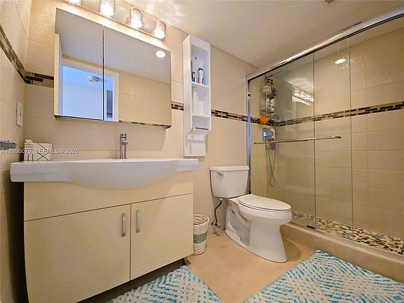 5th image of 2851 NE 183rd St APT 906E
