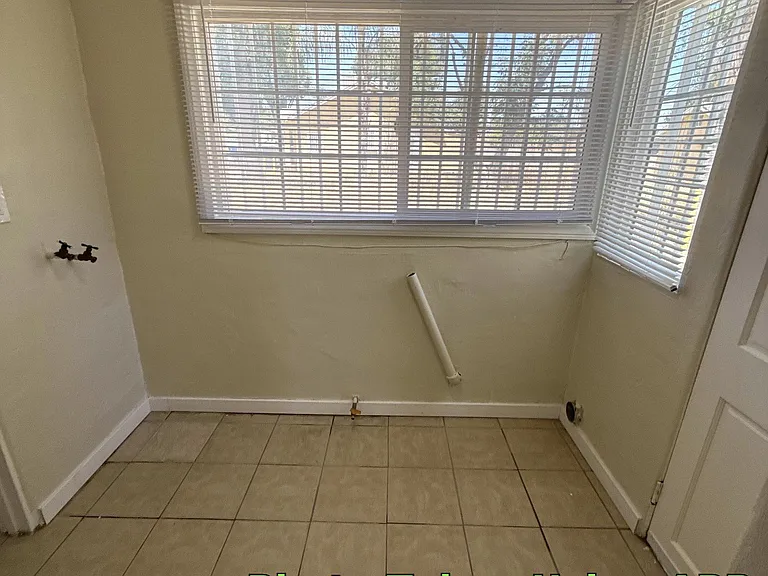 2403 N Inyo St — Photo 6