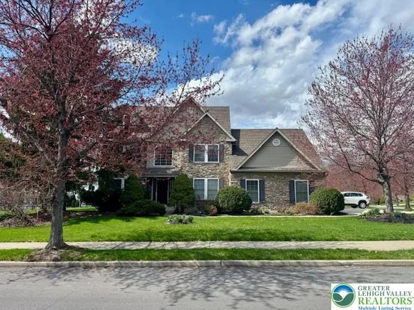 5921 Meadow Dr, Orefield, PA 18069