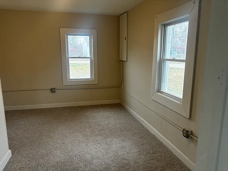 11902 Milligan Ave — Photo 6