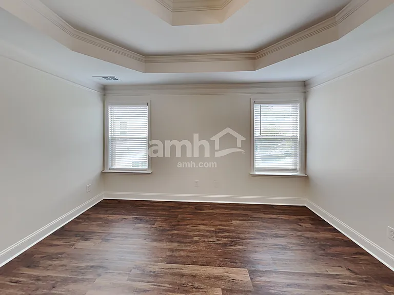 514 Crestmont Ln — Photo 8