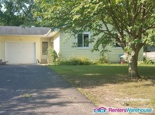 6603 Oak Ridge Ct, North Branch, MN 55056