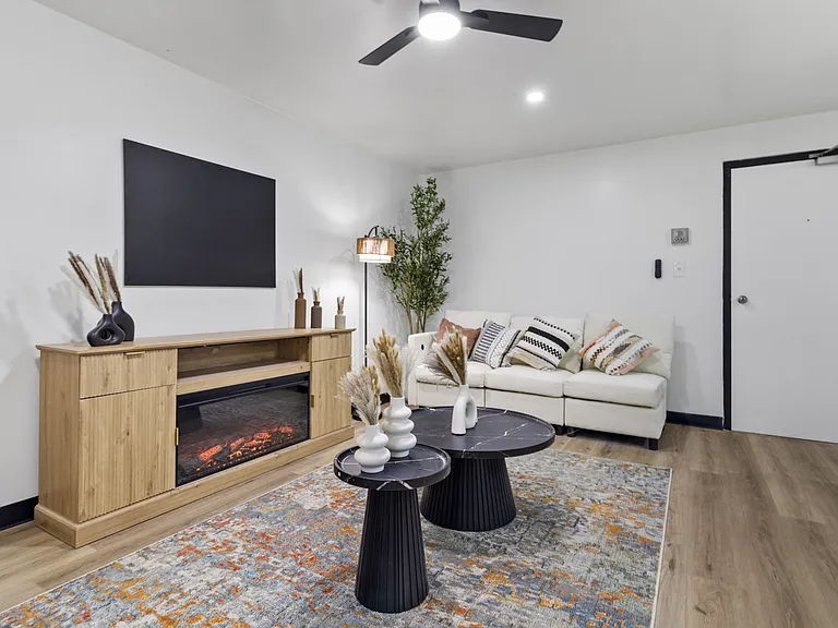 Wehnwood Court Apartments — Photo 7