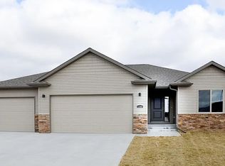 1135 N 100th St, Lincoln, NE 68527