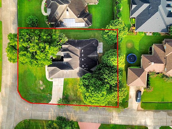 4th image of 33206 Whitley Ct
