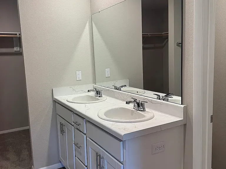 2628 Woodfield Dr — Photo 5