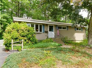 2 Holly St, Burlington, MA 01803