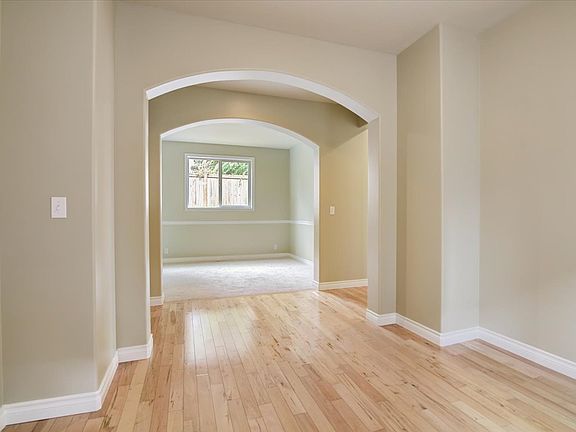 1st Fl - Living Room