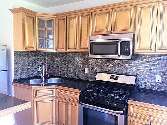 2nd image of 529 Putnam Ave #2