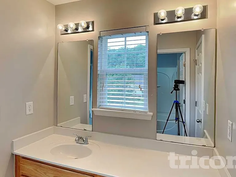 11311 Breezehill Ln — Photo 16