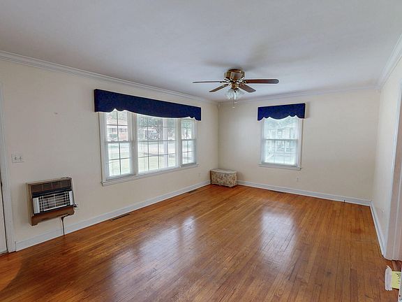 3rd image of 907 Frank St