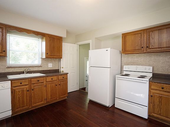 2nd image of 1901 Acorn Dr