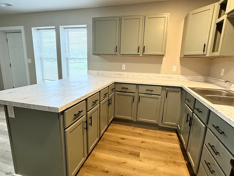 121 Oak St #E — Photo 6
