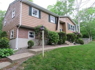 11 Latimer Dr, East Lyme, CT 06333