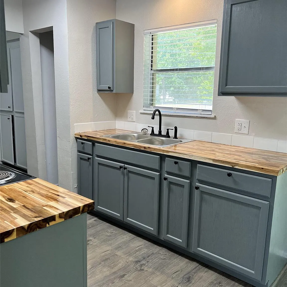 2 bed, 1.0 bath, 894 sqft, $995 — Photo 2