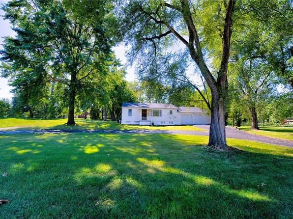 10205 W 49th St, Merriam, KS 66203