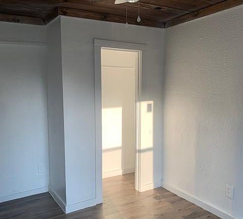 4th image of 122 W Washington Ave #2
