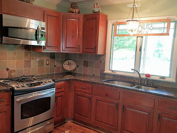2nd image of 3400 Willowbrook Dr